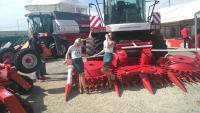 AgroPMD sa svojim strojevima za pripremu tla i sjetvu, te za berbu i žetvu kao i traktorima na Bjelovarskom sajmu