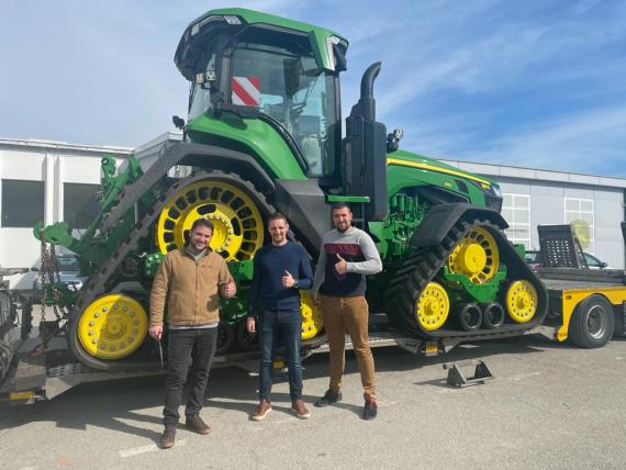 Stigao John Deere gusjeničar